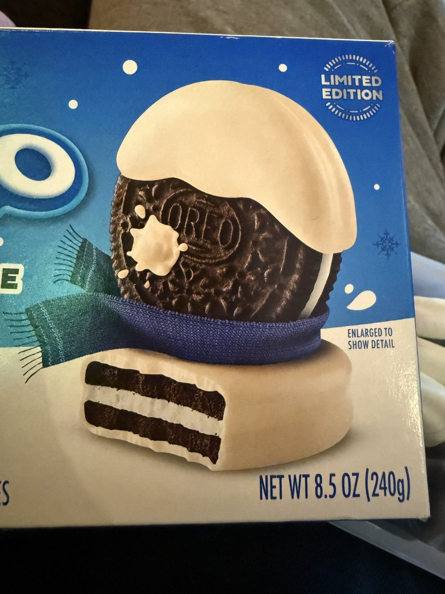 ShaunConlin's tweet photo. Every year I get the limited edition White Fudge @Oreo cookies, but these are not the same. It’s like they used Oreo Thins to make these. Super disappointed. https://t.co/VrrFj1h60F