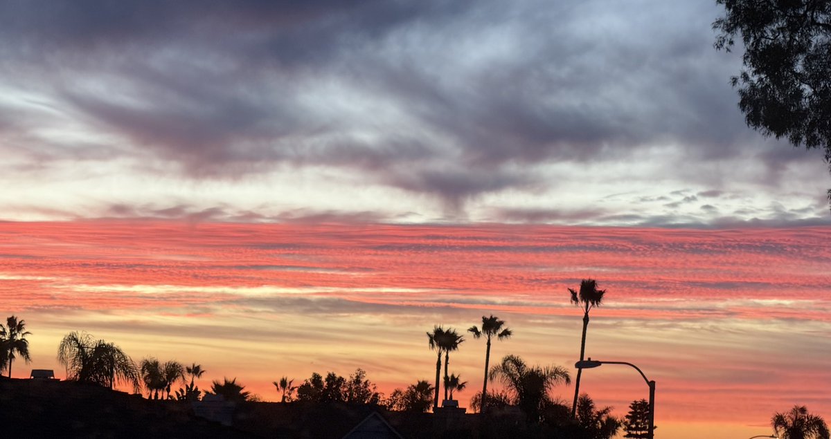 thejimjams's tweet image. Sunrise. A tiny glimpse of his handiwork.