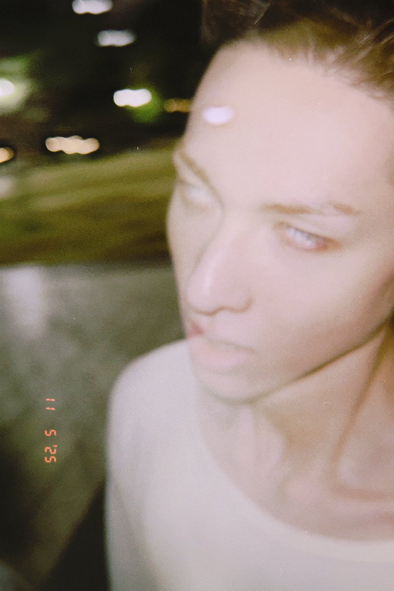 cortisot5's tweet photo. Juhoon’s Dazz Cam deets
- CT2F cam (contaxt T2 filter)
- 3:2 ratio
- 35mm focal length 
- timestamp on
- flash on 📸 https://t.co/hnrWolVEfN