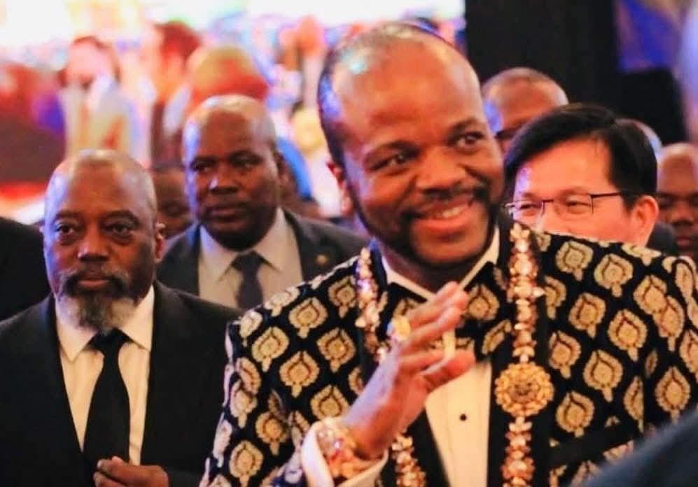 Le swaziland a accordé le passeport diplomatique à Joseph #Kabila?

Selon une enquête du Swaziland News, le roi Mswati III aurait secrètement accordé la citoyenneté d’Eswatini à l’ancien président de la République démocratique du Congo, Joseph Kabila, avant de lui délivrer un