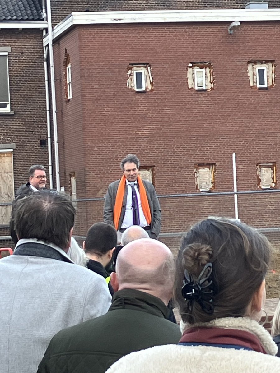 Historisch moment: bouwstart kazerneterrein met ⁦<a href="/Woonwenz1907/">Woonwenz</a>⁩ ⁦<a href="/FrankZuthof/">Frank Zuthof</a>⁩ en ⁦<a href="/tom_verhaegh/">Tom Verhaegh</a>⁩ 👍