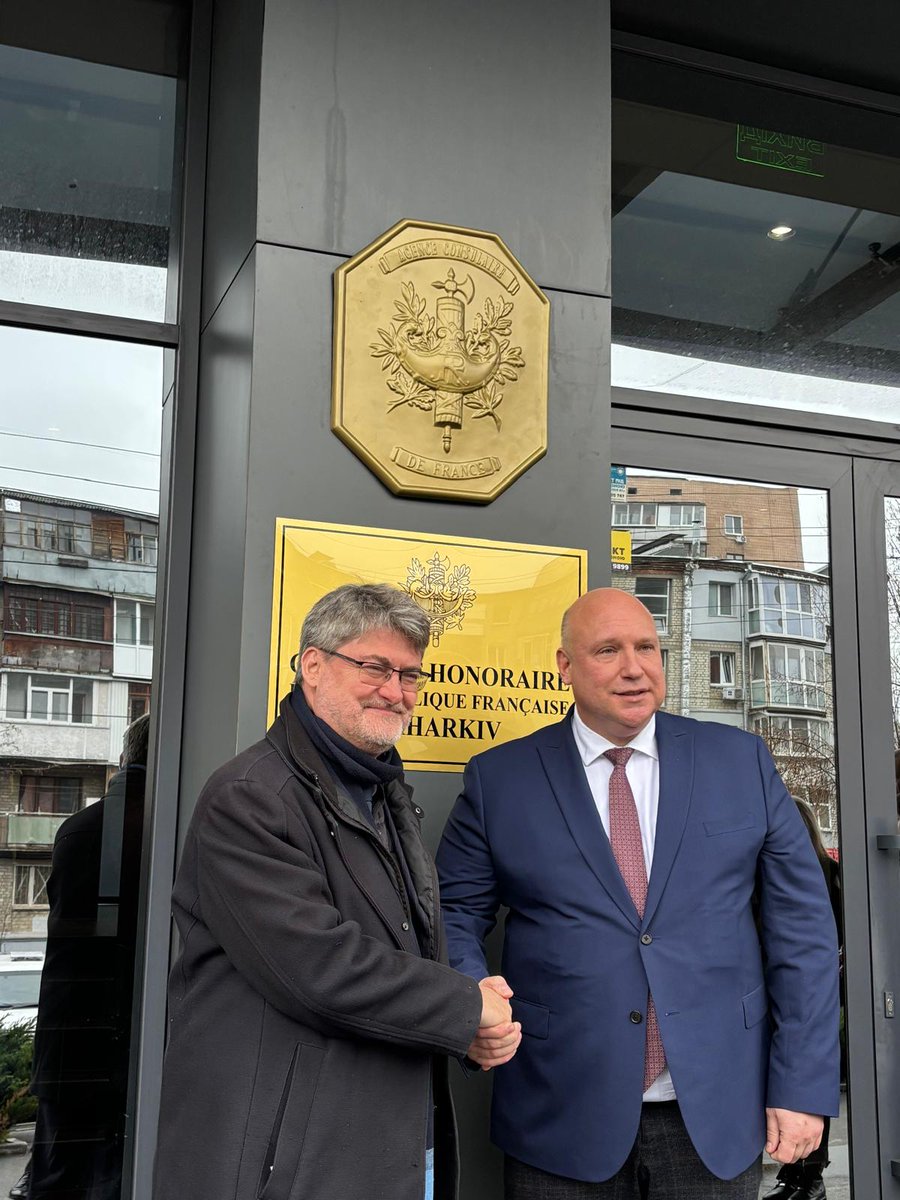 GaelVeyssiere's tweet image. Retour sur mon déplacement à Kharkiv, 4 mois après la visite des Ministres @jnbarrot et @andrii_sybiha Echanges avec le maire et le gouverneur sur l'énergie, l'éducation et la santé. Ouverture de l'agence de notre Consul honoraire.
La 🇫🇷 est aux côtés de #Kharkiv l'invaincue ! 👇