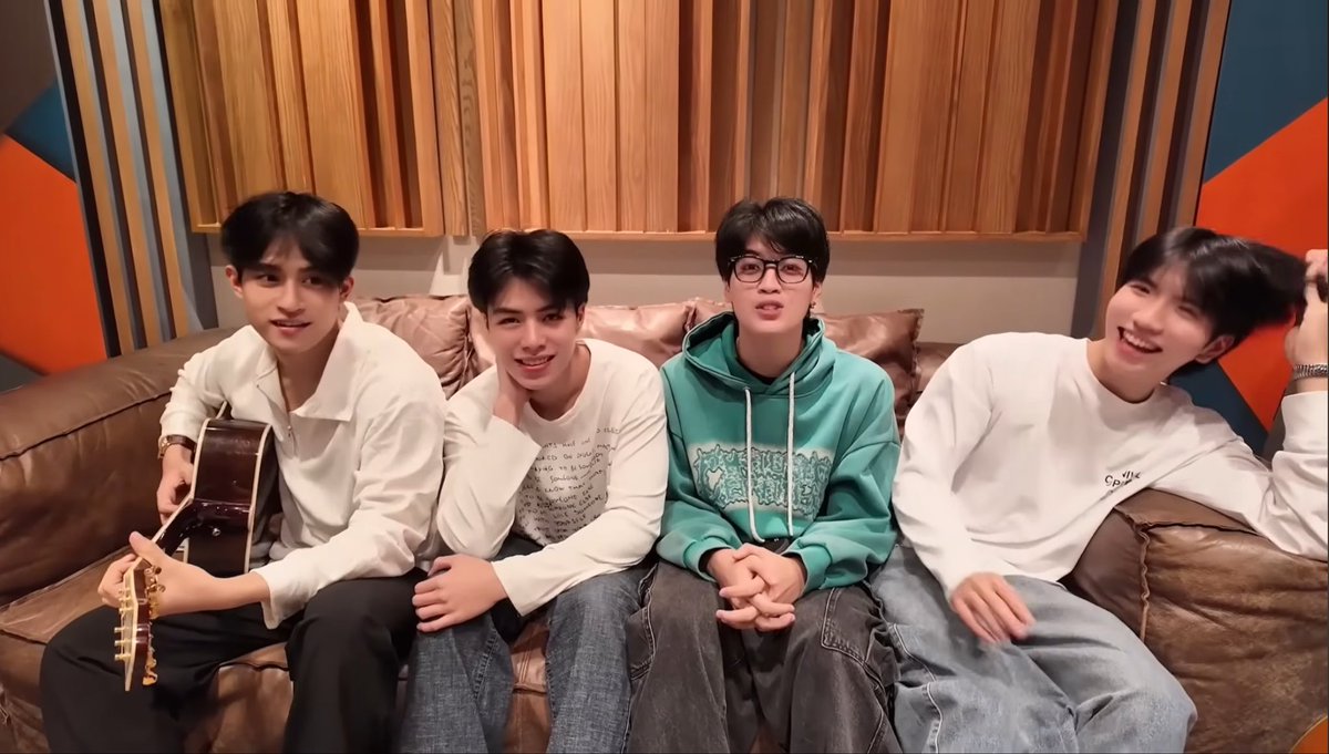 Idareyou2sing's tweet photo. Their height deceives until they stand next to women.
Wow they are tall!
CLOVER AT SPOTIFY TH 2025
#SpotifyWrappedLiveTH2025
#barcodetin #Keenkeno #aliazhl_ #20aungpao #CLO_VER #RISERMUSIC #GMMTV #FELLIZ https://t.co/i97rAf8tY3