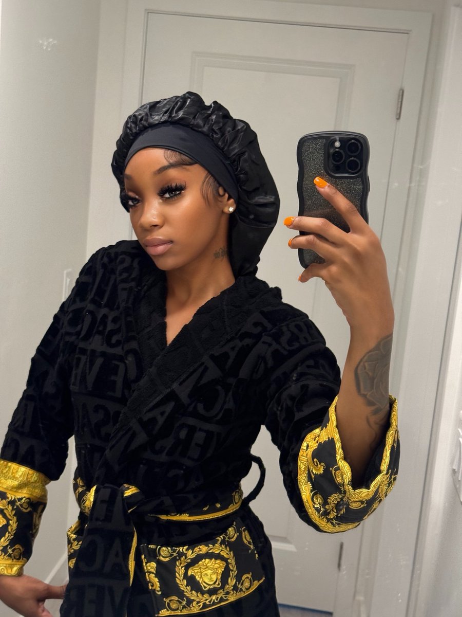 theazoriaj's tweet image. jhene aiko - bed peace 🖤✨