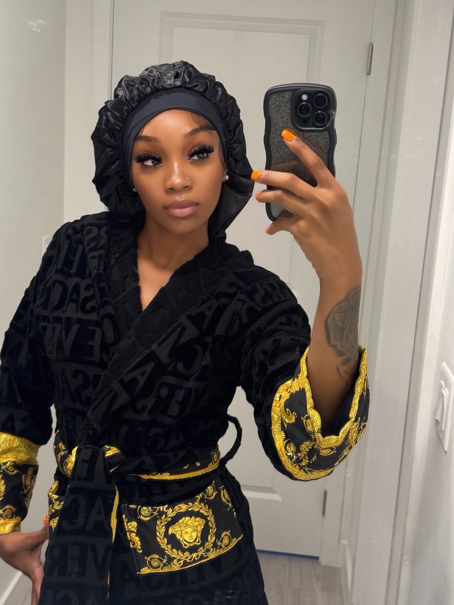 theazoriaj's tweet image. jhene aiko - bed peace 🖤✨