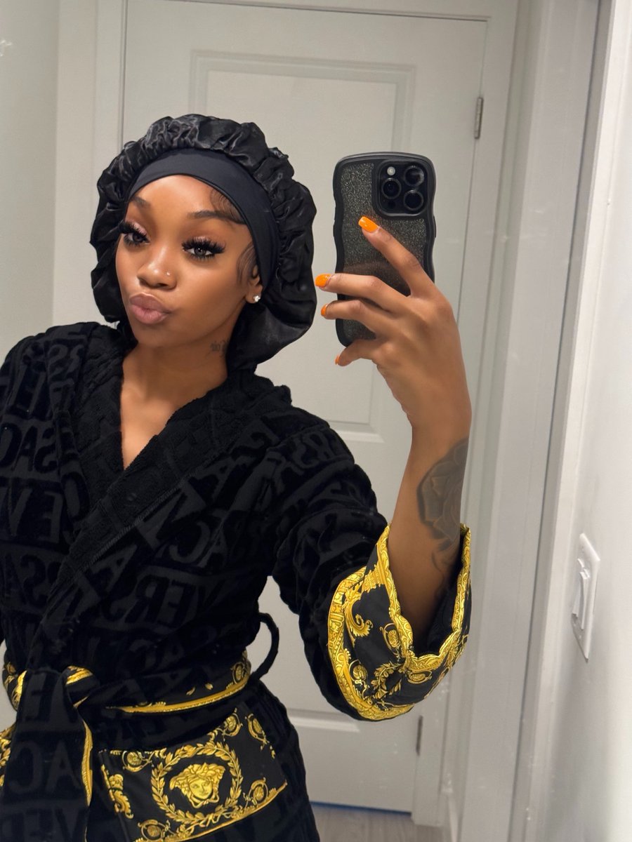 theazoriaj's tweet image. jhene aiko - bed peace 🖤✨