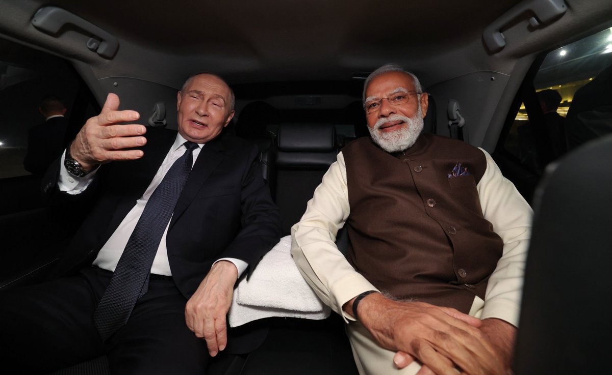 MrSinha_'s tweet image. What a powerful picture... #PutinIndiaVisit