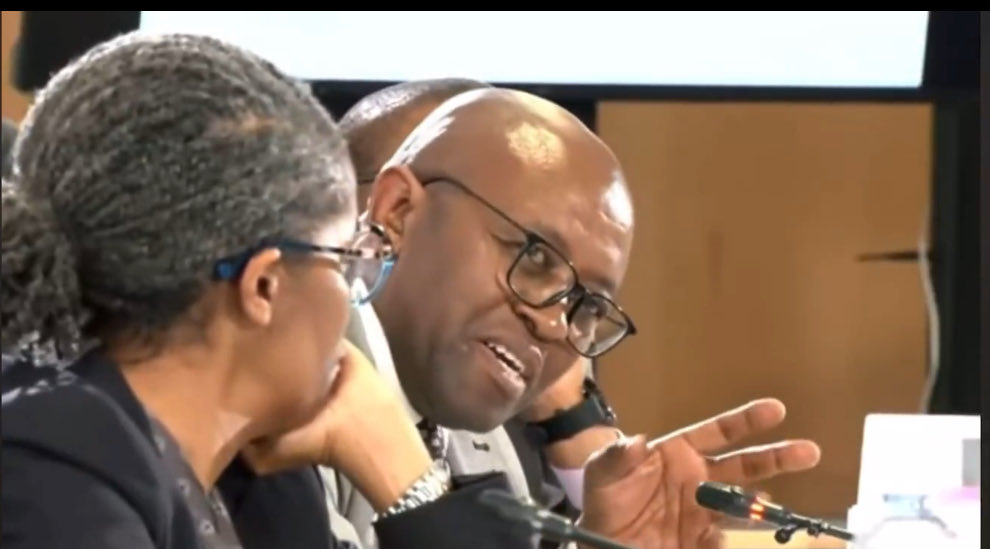 I was not familiar with  Madlanga’s game, he is a chef 🔥🔥🔥

#MadlangaCommission