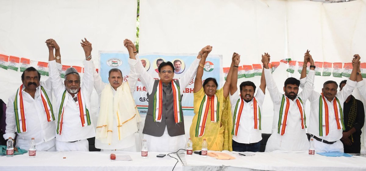 ajaydharamsingh's tweet image. ಆಂಧ್ರ ಪ್ರದೇಶ್ ರಾಜ್ಯದ ಸತ್ಯಸಾಯಿ ಜಿಲ್ಲೆಯ ಪುಟ್ಟಪರ್ತಿ  ಪಟ್ಟಣದಲ್ಲಿ ಆಯೋಜಿಸಲಾಗಿದ್ದ ಸಂಘಟನ್‌ ಸೃಜನ್‌ ಅಭಿಯಾನ ದಲ್ಲಿ ಸಕ್ರಿಯವಾಗಿ ಪಾಲ್ಗೊಳ್ಳಲಾಯಿತು. ಈ ಮಹತ್ವದ ಅಭಿಯಾನದ ಭಾಗವಾಗಿ, ಜಿಲ್ಲಾ ಮಟ್ಟದ  ಸಭೆಯನ್ನು ಉದ್ದೇಶಿಸಿ ಮಾತನಾಡಲಾಯಿತು.

ಸಂಘಟನೆಯ ಬಲವರ್ಧನೆ ಮತ್ತು ಪಕ್ಷದ ರಚನಾತ್ಮಕ ಕಾರ್ಯಗಳ ಕುರಿತು ಪ್ರಮುಖ ವಿಚಾರಗಳನ್ನು…