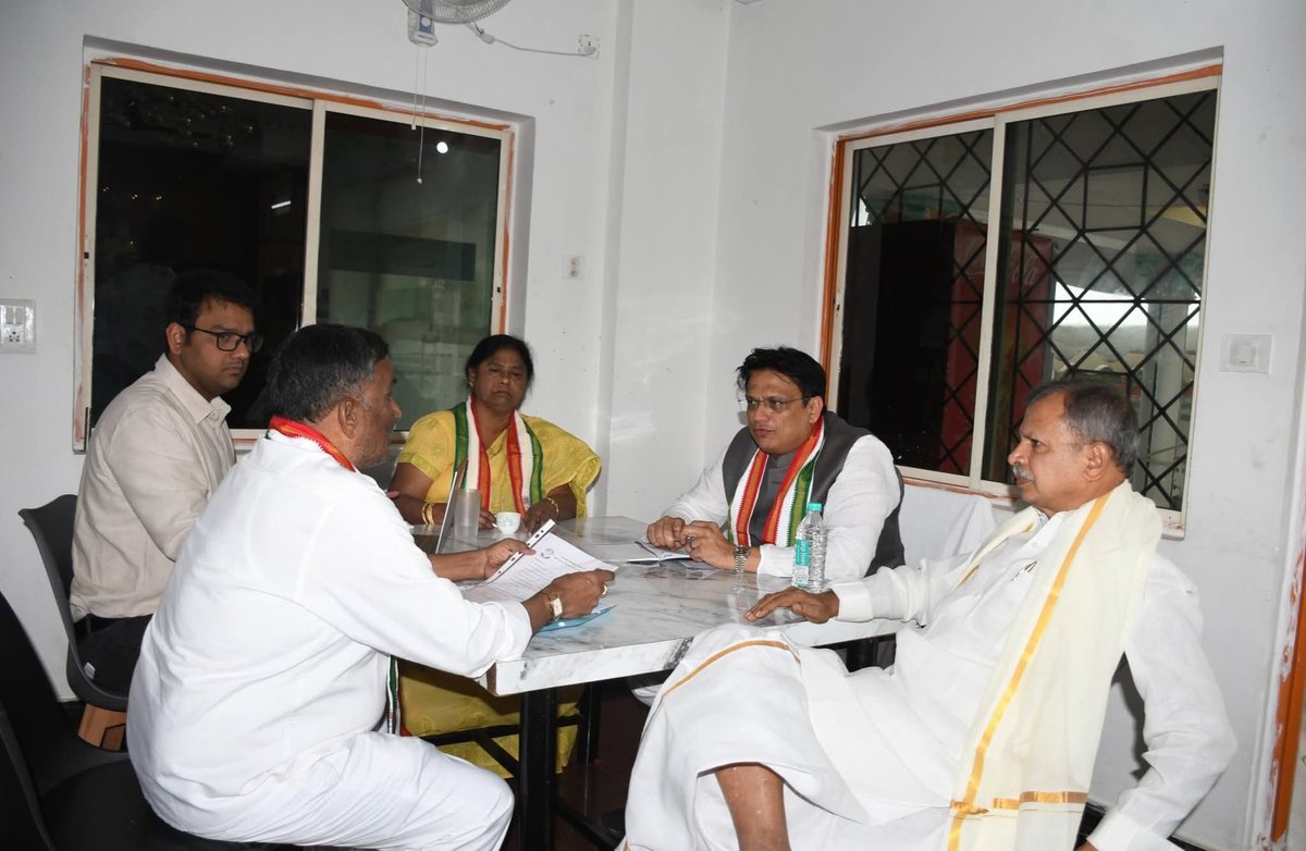 ajaydharamsingh's tweet image. ಆಂಧ್ರ ಪ್ರದೇಶ್ ರಾಜ್ಯದ ಸತ್ಯಸಾಯಿ ಜಿಲ್ಲೆಯ ಪುಟ್ಟಪರ್ತಿ  ಪಟ್ಟಣದಲ್ಲಿ ಆಯೋಜಿಸಲಾಗಿದ್ದ ಸಂಘಟನ್‌ ಸೃಜನ್‌ ಅಭಿಯಾನ ದಲ್ಲಿ ಸಕ್ರಿಯವಾಗಿ ಪಾಲ್ಗೊಳ್ಳಲಾಯಿತು. ಈ ಮಹತ್ವದ ಅಭಿಯಾನದ ಭಾಗವಾಗಿ, ಜಿಲ್ಲಾ ಮಟ್ಟದ  ಸಭೆಯನ್ನು ಉದ್ದೇಶಿಸಿ ಮಾತನಾಡಲಾಯಿತು.

ಸಂಘಟನೆಯ ಬಲವರ್ಧನೆ ಮತ್ತು ಪಕ್ಷದ ರಚನಾತ್ಮಕ ಕಾರ್ಯಗಳ ಕುರಿತು ಪ್ರಮುಖ ವಿಚಾರಗಳನ್ನು…