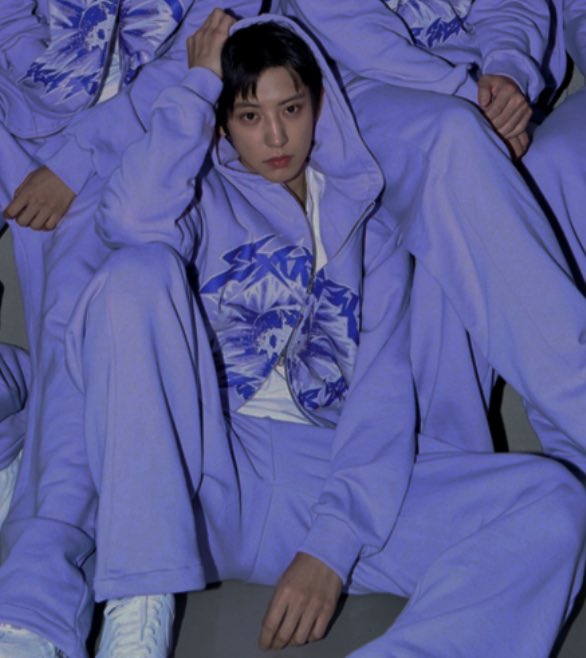 ‘theqoo hot topic’ EXO Season’s Greetings concept photos: here are some comments praising #CHANYEOL’s visuals.

[theqoo.net/hot/4015661312]