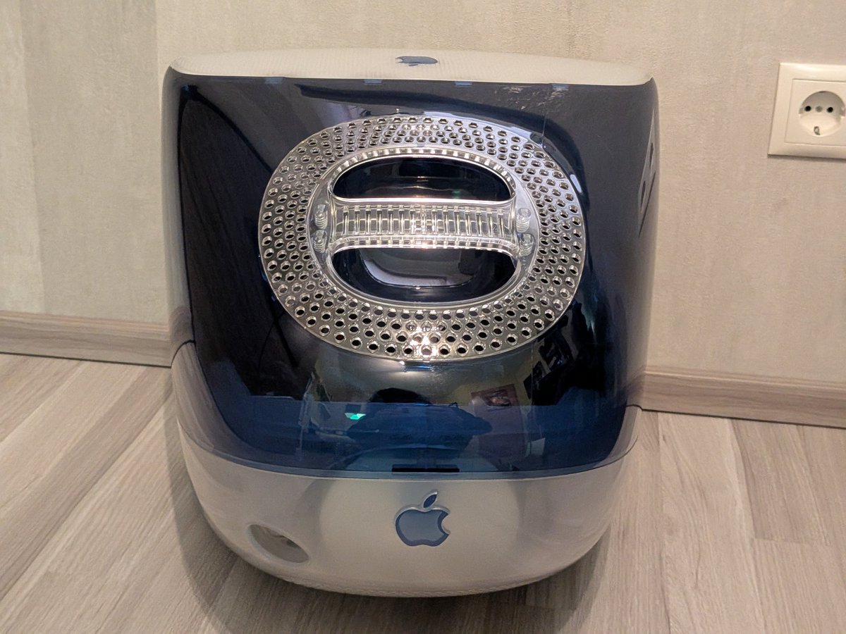 She's working btw I cleaned and polished her she's mint 😍 #iMacG3