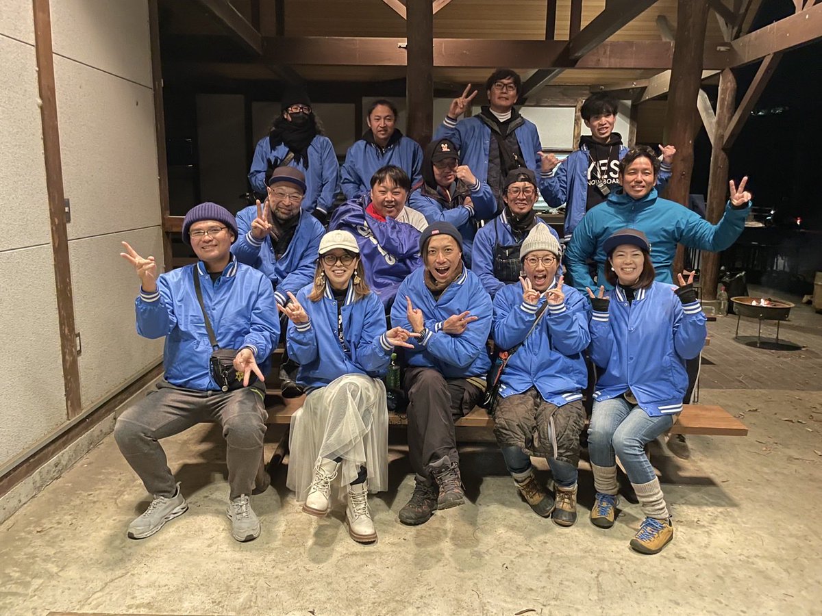 ASHIYASUBASH's tweet photo. ✨あと２日✨

静かな山里・芦安で、
ぼくらは今年も冬あそびを企む。
寒ければ温めればいい。
ヒトがいないから呼び込める。
うちらの遊び場はいつだって全力だ！
そんな第5回も想いは変わりません。
あと2日。♡で応援お待ちしてます🌲❄️ https://t.co/5bCTTFWJw0