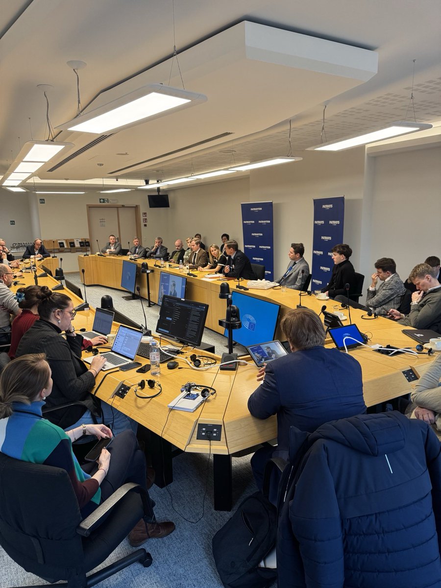 Wie naar Zuid-Afrika kijkt, ziet de toekomst voor de Vlamingen als we de migratie niet stoppen en minderheid in ons eigen land worden. 
Vandaag organiseerde <a href="/Barbarabonte/">Barbara Bonte</a> een evenement met Afrikaners die kwamen getuigen over het anti-blank systemisch racisme. Meer dan 100 wetten