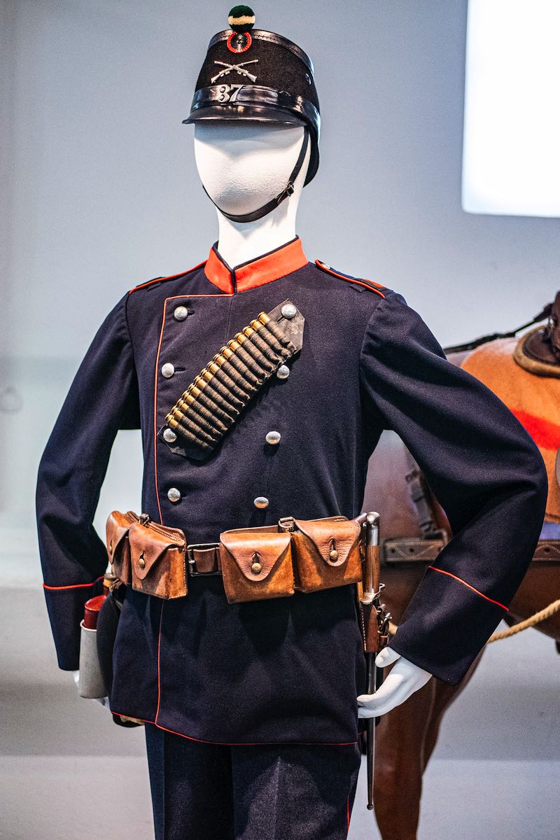 スイス軍お兄さん tweet media