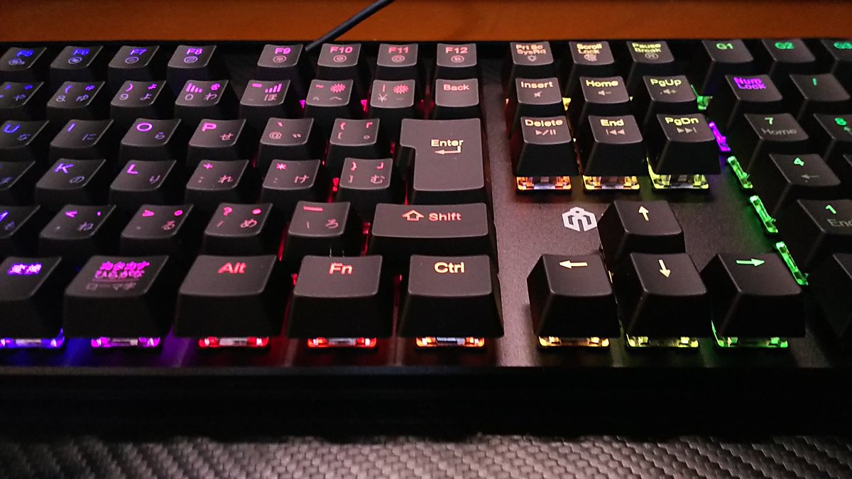 tentationtansio's tweet image. キーボード新調しました。LEDライトが、ボタンひとつひとつで独立して発光してるのが良いね。(それが普通なのかもしれないけど。)