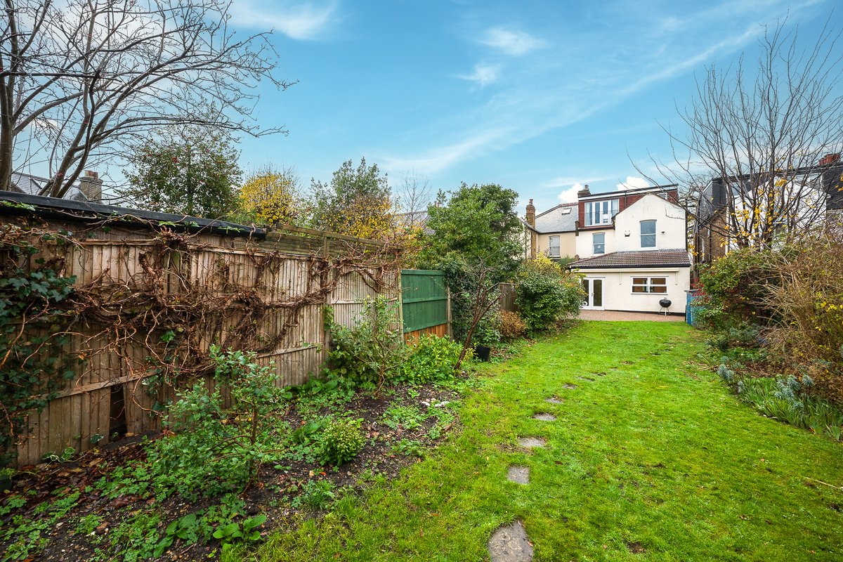 A super five bed Victorian semi in #Shortlands offering delightful views across the park. New on the market with a Guide Price of £1.1m - £1.2m.  maguirebaylis.com/property/queen…
