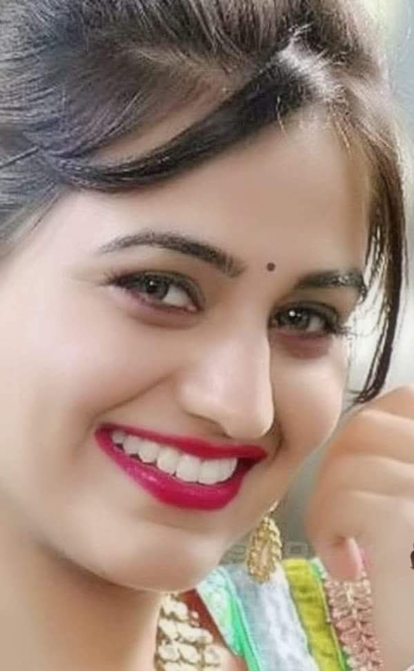 <a href="/sapna81116811/">Sapna,,,,सना...</a> हर शख्स से उल्फत का
इकरार नहीं होता
हर चेहरे से दिल को
प्यार नहीं होता
जो रूह को छू जाये
जो दिल में उतर जाये
उस इश्क का अल्फाजों में
इजहार नहीं होता