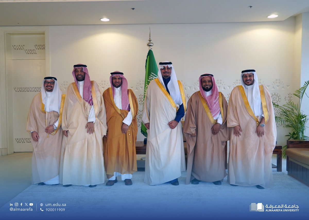 سمو #محافظ_الدرعية الأمير فهد بن سعد بن عبدالله بن تركي آل سعود —حفظه الله— يستقبل سعادة رئيس #جامعة_المعرفة أ.د. عبدالرحمن بن عبدالله الصغير، يرافقه سعادة عمداء الكليات، لبحث فرص التعاون الأكاديمي بين المحافظة والجامعة، واستعراض المبادرات المشتركة التي تسهم في خدمة المجتمع