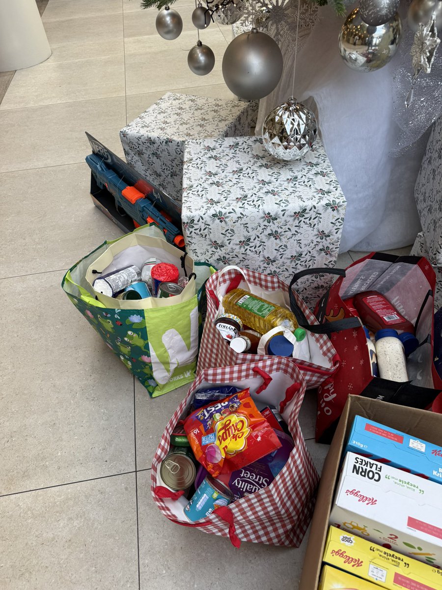 sligoparkhotel's tweet photo. Our HR Manager, Mary Halton, is preparing to deliver generous donations from the staff and management of Sligo Park Hotel to Corner Stone (formerly Social Services) in support of their Christmas appeal.
#SligoParkHotel #CommunitySupport #ChristmasAppeal #GivingBack #CornerStone https://t.co/Z2bm2DpPEt