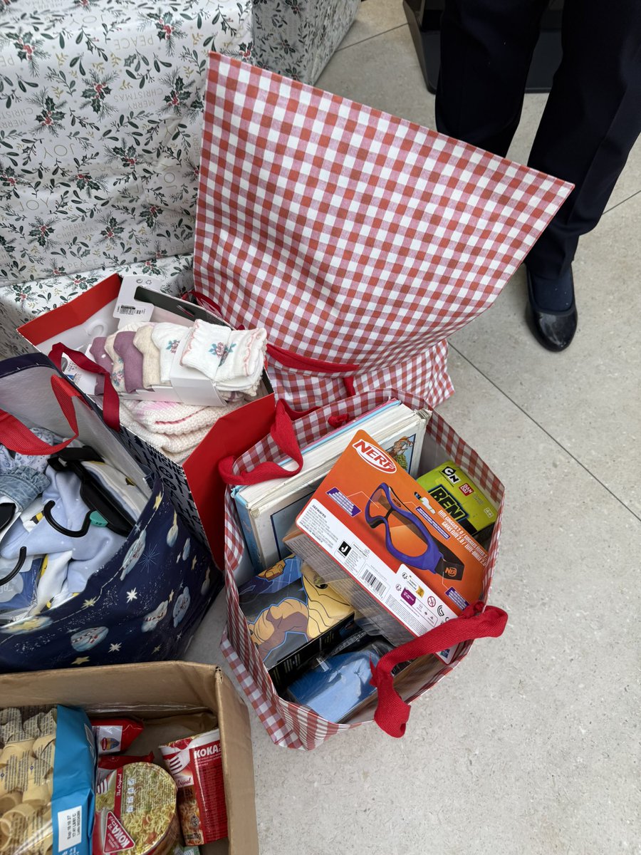sligoparkhotel's tweet photo. Our HR Manager, Mary Halton, is preparing to deliver generous donations from the staff and management of Sligo Park Hotel to Corner Stone (formerly Social Services) in support of their Christmas appeal.
#SligoParkHotel #CommunitySupport #ChristmasAppeal #GivingBack #CornerStone https://t.co/Z2bm2DpPEt