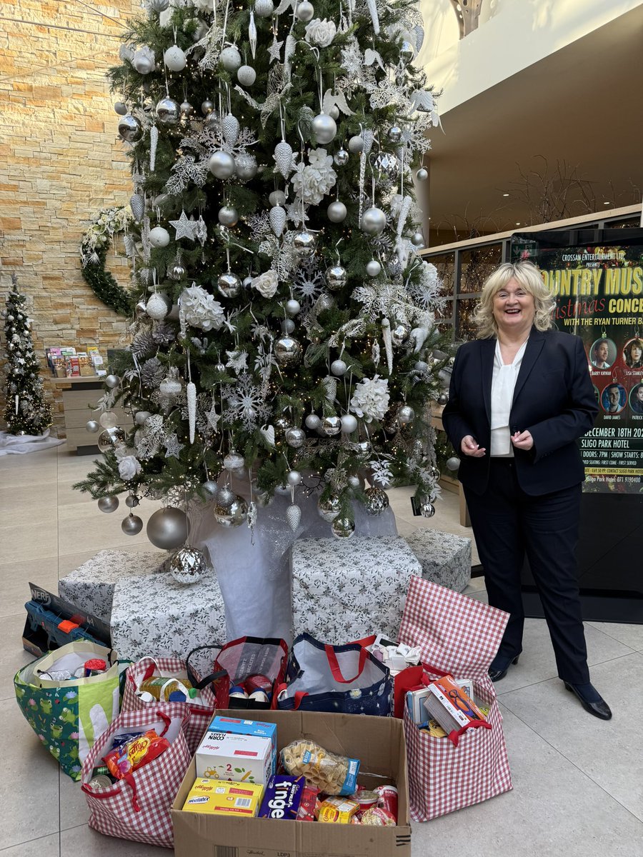 sligoparkhotel's tweet photo. Our HR Manager, Mary Halton, is preparing to deliver generous donations from the staff and management of Sligo Park Hotel to Corner Stone (formerly Social Services) in support of their Christmas appeal.
#SligoParkHotel #CommunitySupport #ChristmasAppeal #GivingBack #CornerStone https://t.co/Z2bm2DpPEt
