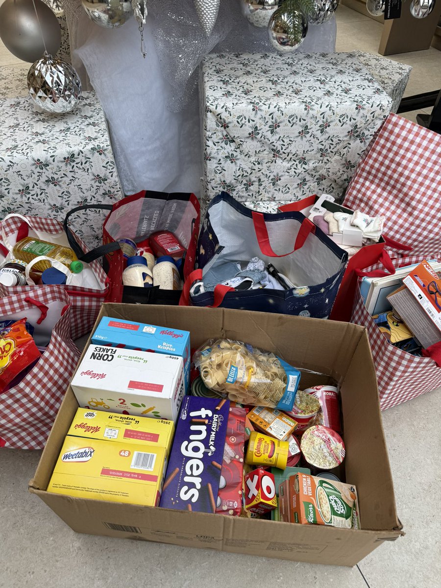 sligoparkhotel's tweet photo. Our HR Manager, Mary Halton, is preparing to deliver generous donations from the staff and management of Sligo Park Hotel to Corner Stone (formerly Social Services) in support of their Christmas appeal.
#SligoParkHotel #CommunitySupport #ChristmasAppeal #GivingBack #CornerStone https://t.co/Z2bm2DpPEt