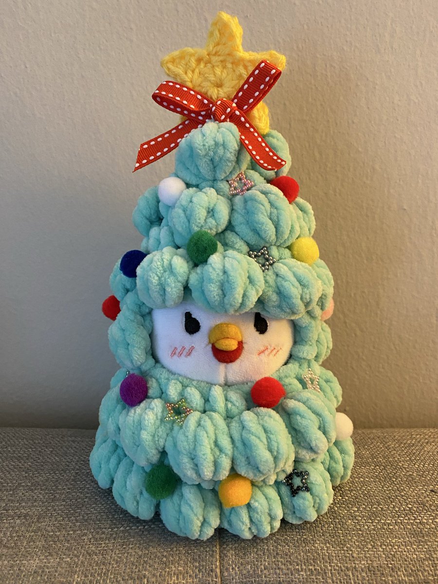 If you’re feeling down just know christmas tree jje is here for you 🎄🐥