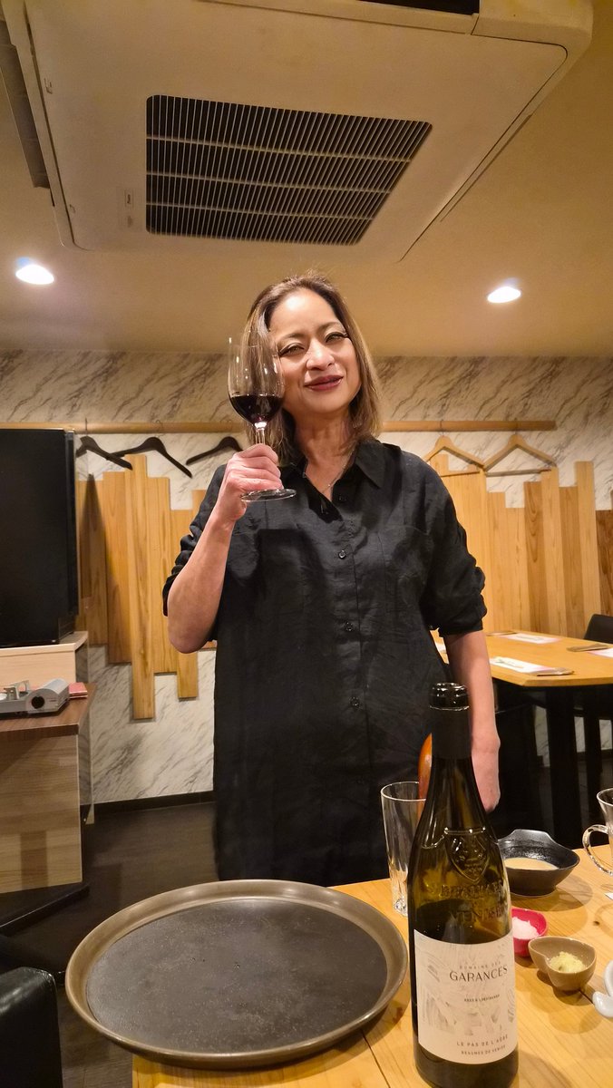 バルバラ前にゆかママがお手伝いしてる牛鍋やさんでお食事ー！
働きながら飲んでるのは、バルバラとおんなじ🫶笑