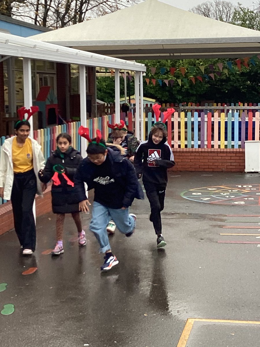 StMaryB17's tweet photo. Year 6 have had a great afternoon completing their #rudolphrun #year6 #charity https://t.co/j87Dr0AlwE