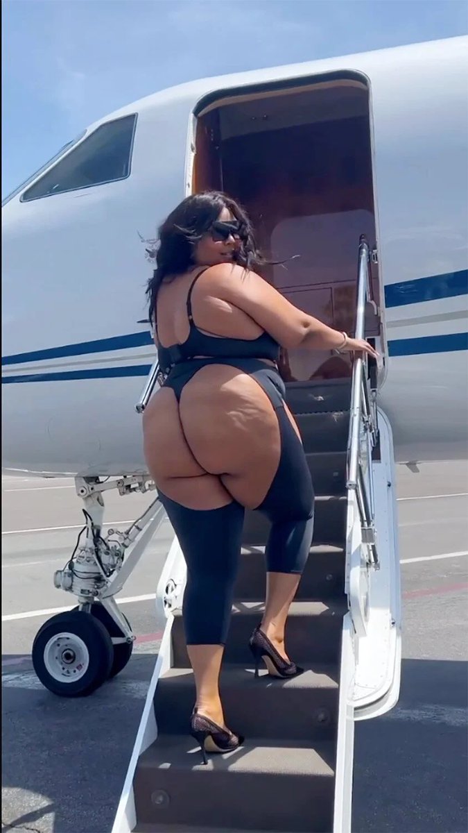 OfUsofa's tweet photo. @janninereid1 As she boards her private jet https://t.co/b6gim4OlU8