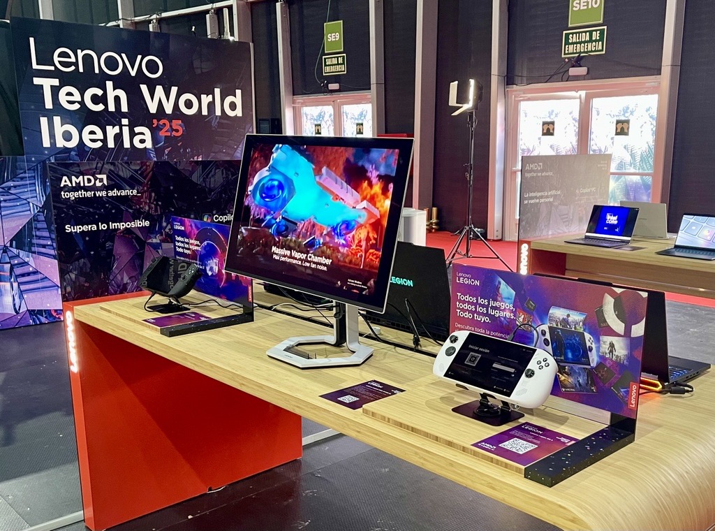 AlfaBetaJuega's tweet photo. 💻 Hoy nuestro redactor @_Torvic15 ha asistido al Lenovo Tech World Iberia ’25, donde hemos podido conocer las últimas noticias de la marca de la mano de @LenovoES

🔴 En esta presentación ha habido espacio para el área gaming, con datos que demuestran que Lenovo no para de apostar por los videojuegos