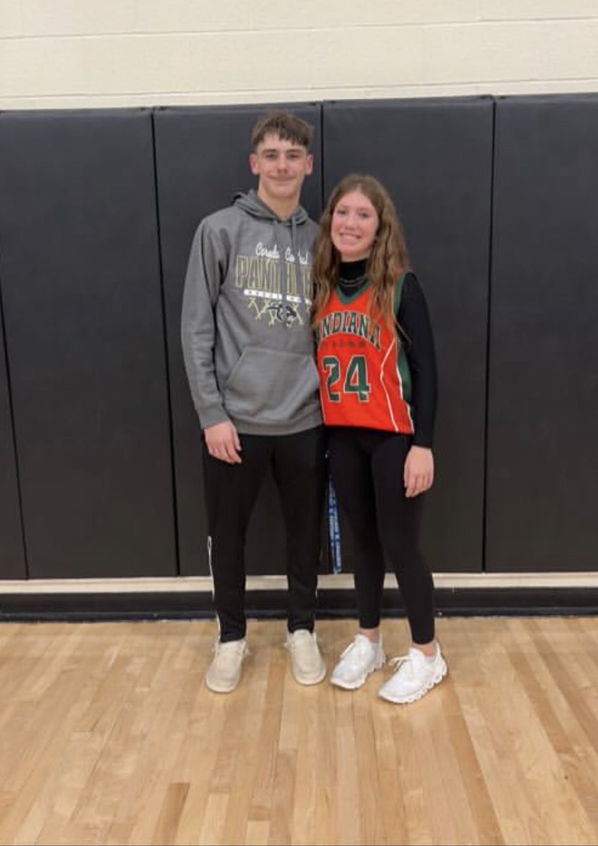 RandyMiller1987's tweet photo. Didn’t know Ben Groover got down with freshman like that. @NHHSBarstool #airball https://t.co/bzrbP3ZSP0
