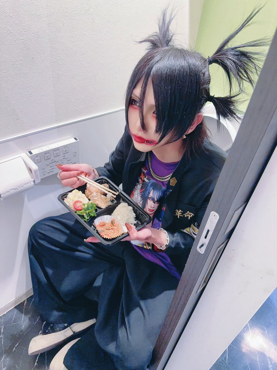 KAKUMAY 虎祭り2024 未公開アー写フォトブック KAKUMAY 真虎 (@MAKO_KAKUMAY) / Posts / X