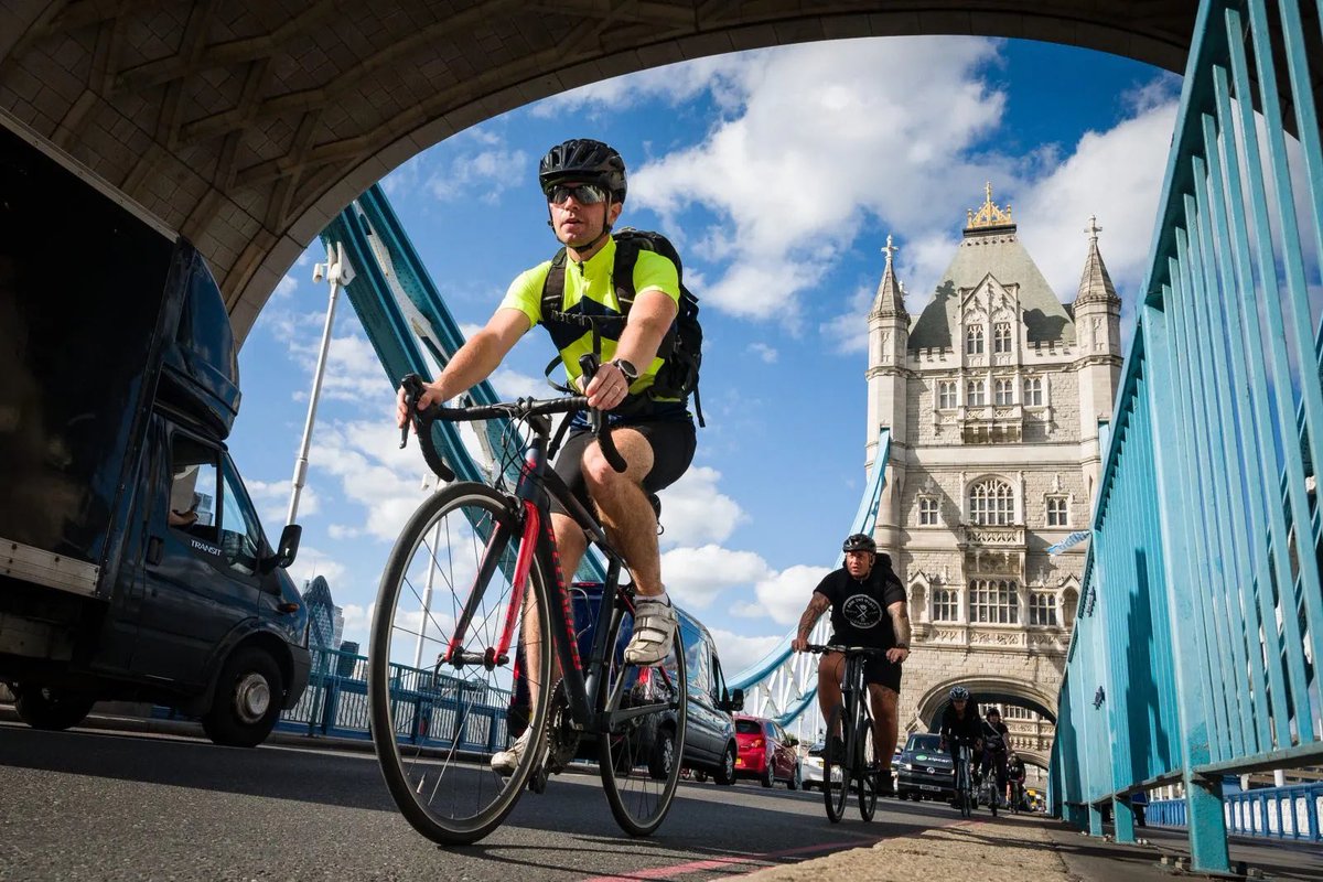 Un informe de investigación académica estima que triplicar el uso de la bicicleta en Londres 🏴󠁧󠁢󠁥󠁮󠁧󠁿 para el 2030 salvaría vidas, crearía empleos y produciría 6.5 billones de dólares cada año. 🤑🚲⚕️ forbes.com/sites/carltonr…