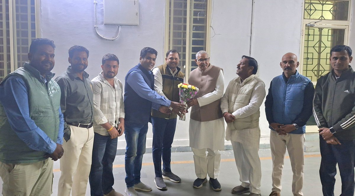 2 साल बेमिसाल...

माननीय विधायक <a href="/Dr_Sitasaran/">Dr. Sitasaran Sharma</a> जी के कार्यकाल के 2 वर्ष पूर्ण होने पर साथियों के साथ भोपाल निवास पहुंचकर शुभकामनायें दी।