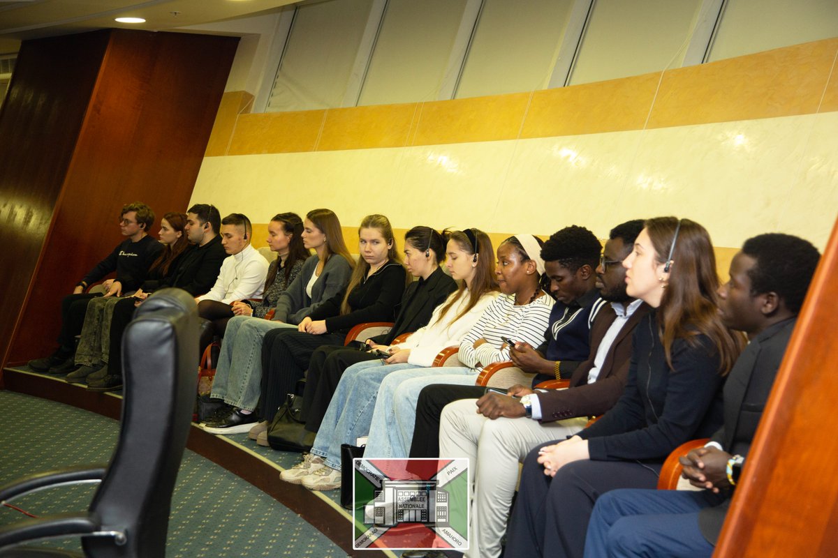 nshingamateka's tweet photo. 2/3 Le Vice-recteur de l'université #MGIMO a invité les jeunes #Burundi-ais à participer au prochain Forum de la Jeunesse Russie-Afrique, qui sera une bonne opportunité de s'informer sur les filières et les bourses disponibles pour les étudiants africains.
Le Très Honorable #GelaseDanielNdabirabe a bien accueilli cette initiative de la tenue prochaine du Forum de la Jeunesse Russie-Afrique puisque les jeunes sont le fondement de l'avenir. Et d'inviter ainsi les jeunes Russes à venir au #Burundi à la rencontre des jeunes Burundais très talentueux.
@nshingamateka
@GovernmentRF
@state_duma
@ambrusburundi
@KremlinRussia