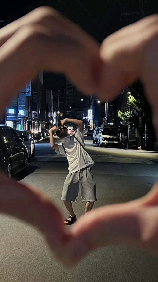 추운 겨울날 따스한 온기를 가지고 태어난 수빈아 생일축하해
하이얀 눈처럼 꾸밈없는 너를 축복하려고 오늘이 너의 생일인가봐
이 겨울, 이 날 태어난 너라서 더 소중하고 더 고마워

하고 싶은 말은 많지만 행복했음 좋겠어
생일축하해
#눈토끼수빈이와함께하는_하이얀행복
#25SilverPagesofSoobin