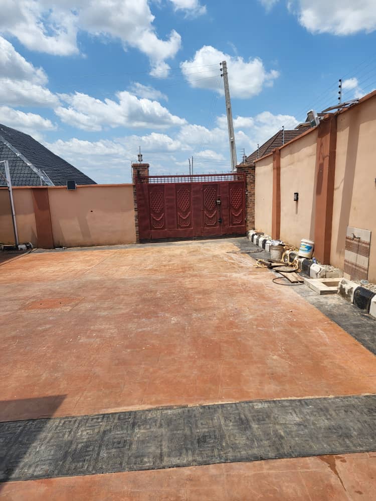 Emirsoft_NG's tweet photo. Location: Oroge Area,Idi Ape, off Akobo - Olorunda Road,Akobo Ibadan 

Documents: Regd.Survey Plan, Agreement etc

Price : #55m https://t.co/TLV0r2Oocx