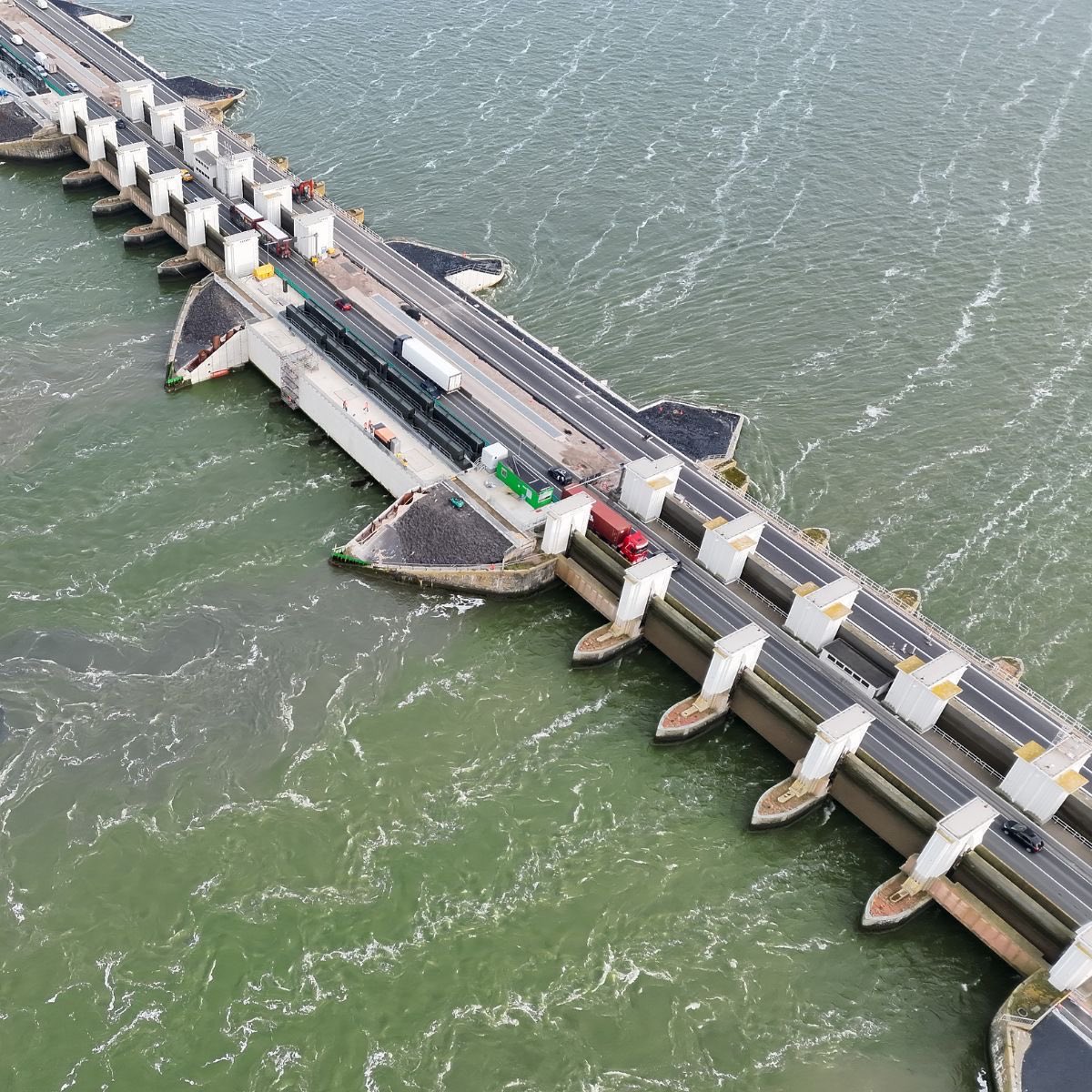 De Afsluitdijk tweet media