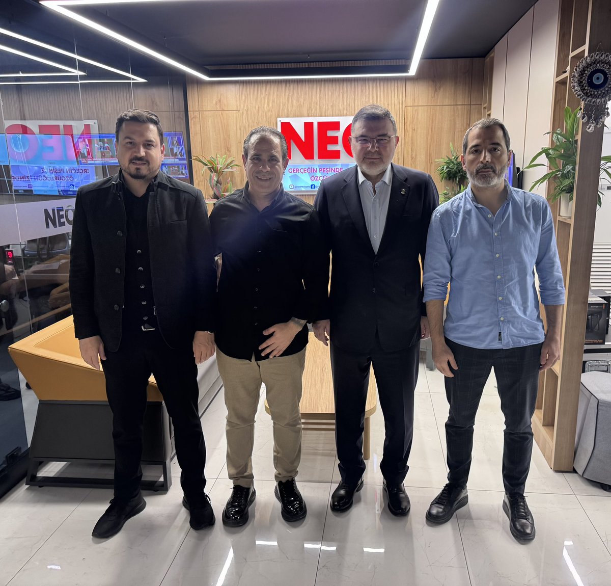 Ulusal yayın hayatına merhaba diyen NEO TV ailesini ziyaret ederek Yönetim Kurulu Başkanı Sayın Mithat Umutoğulları ile bir araya geldik.

Medya alanında attıkları bu değerli adımdan dolayı <a href="/mumutogullari/">mithatumutogulları</a>’nı ve NEO TV ailesini tebrik ediyor; yeni yayın döneminin ülkemize,