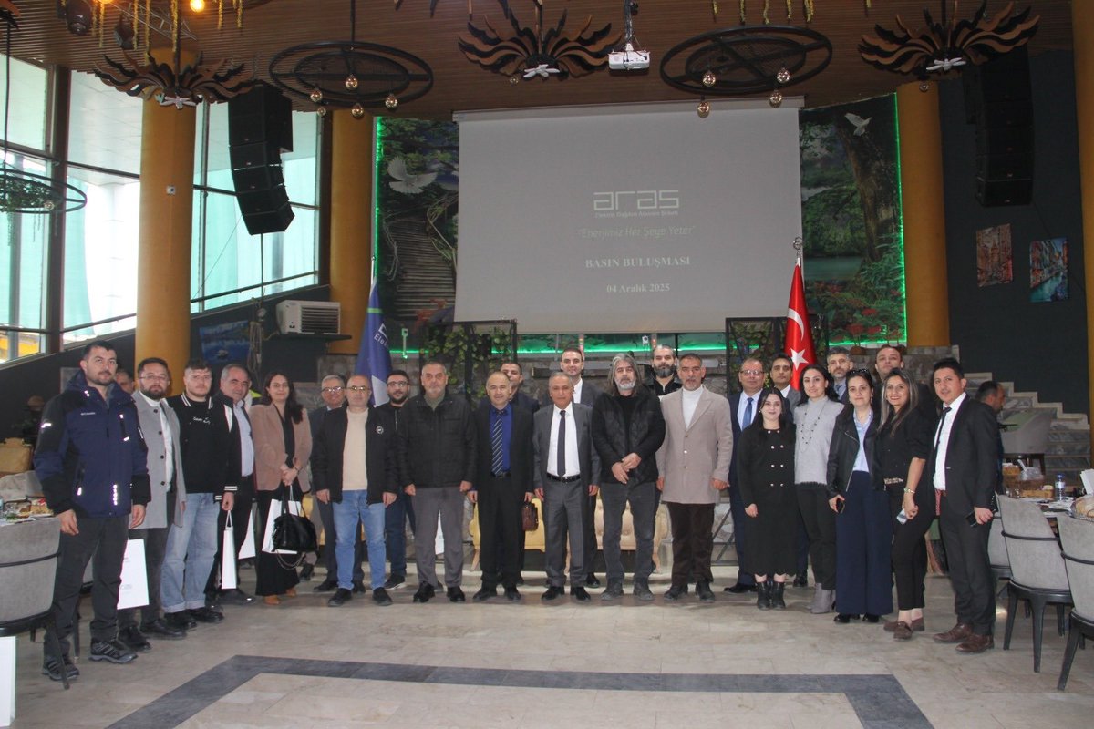 Ağrı’da basın mensuplarıyla bir araya geldik! ⚡️

Enerjinin geleceğini, bölgenin dönüşüm yolculuğunu ve hayata geçirdiğimiz güçlü projeleri paylaştık. Bölgede yürüttüğümüz yatırım, bakım, modernizasyon ve teknolojik dönüşüm çalışmalarını anlatarak Ağrı’nın enerji altyapısına