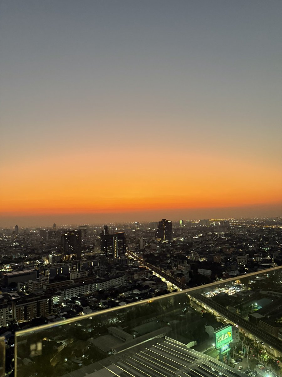 this was my office view for the night ❤️