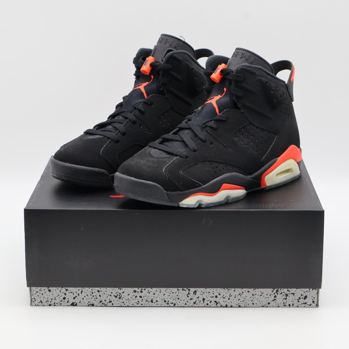 astrotsc's tweet photo. @DanCanobbio @ppv_com @coolboysteph the nike air jordan 6 🔴 jordan won his first ring with these 🏆 https://t.co/OusNU0wSEX