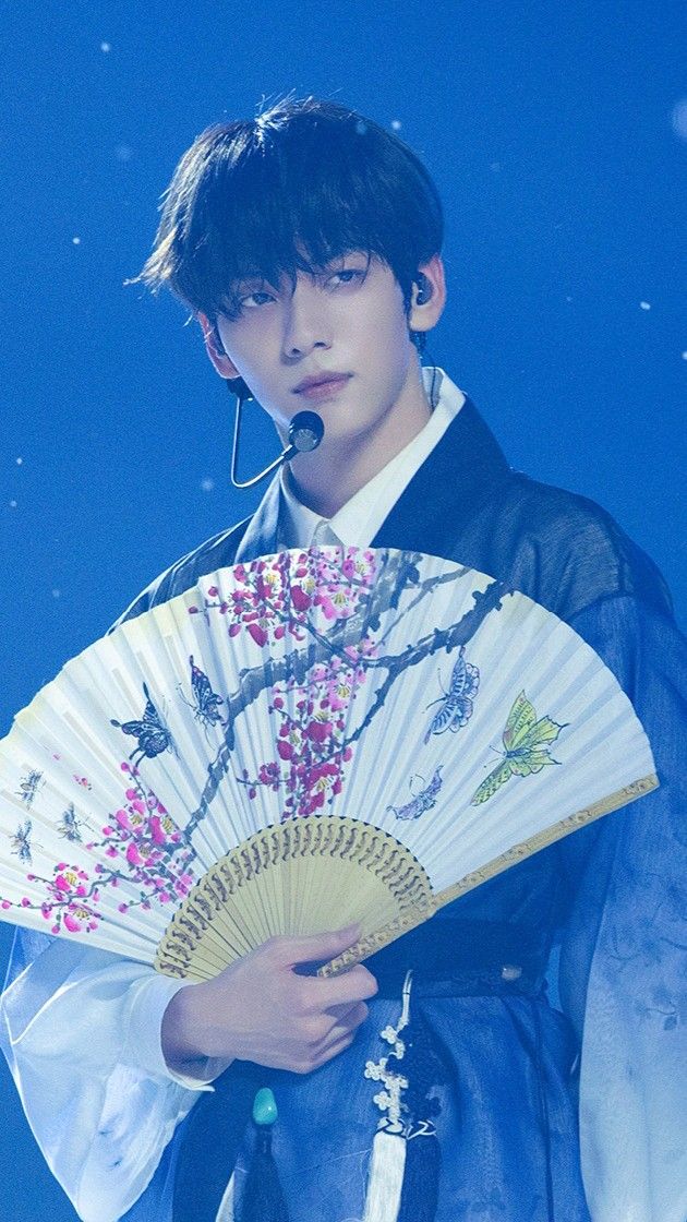 Happy birthday Soobin 🎈🎂🎊

OUR SILVER CENTURY IDOL SOOBIN
#25SilverPagesofSoobin
#눈토끼수빈과함께하는_하이얀행복
#スビンの存在がMOAの宝物