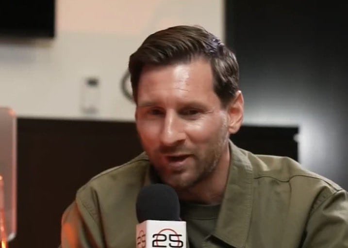 🚨🚨🚨🚨🚨🚨🚨🚨🚨🎙️

الأسطورة ليو ميسي:

لا أعتقد أنني بحاجة إلى تمريرة حاسمة، أو تسجيل هدف للوصول إلى رقم قياسي، أو تجاوز هذا اللاعب أو تجاوز ذلك اللاعب.

اليوم، يُركز الناس كثيرًا على الإحصائيات والأرقام القياسية، وشخصيًا، لا أحب الإحصائيات كثيرًا. 

أعيش المباراة وأستمتع بها،