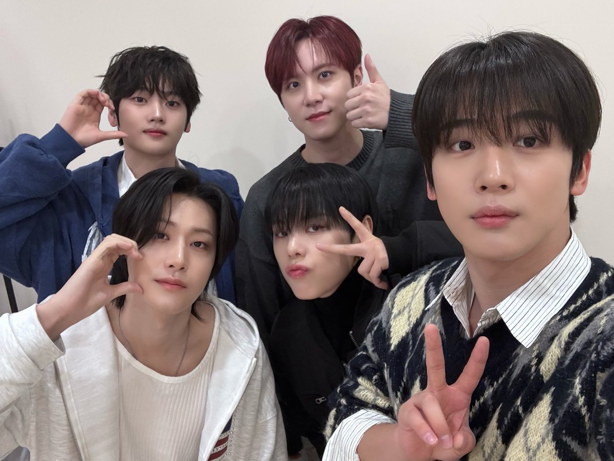 WEi__Official's tweet image. 하얀 눈이 내리는 오늘❄️ 
루아이와 함께 행복을 불러요🎶

#위아이 #WEi
#Wonderland #HOME