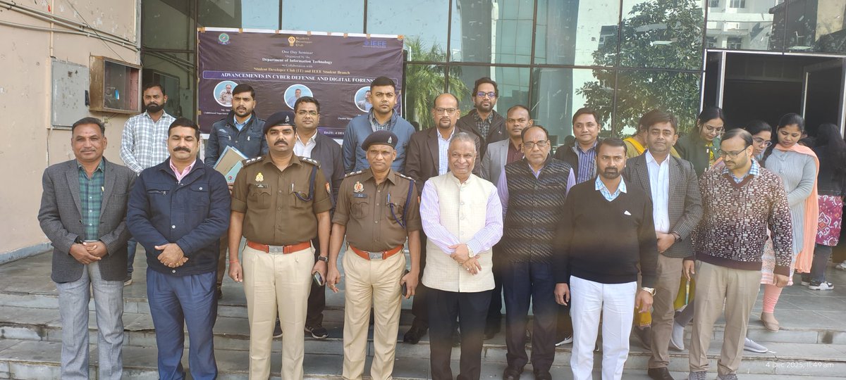 bandapolice's tweet photo. #bandapolice अपर पुलिस अधीक्षक श्री शिवराज द्वारा इंजीनियरिंग कॉलेज अतर्रा में छात्रों को साइबर सुरक्षा के प्रति जागरूक करने हेतु एक महत्वपूर्ण साइबर जागरूकता सेमिनार का किया गया आयोजन । छात्रों को साइबर जागरूकता का संदेश ।1/2
#uppolice https://t.co/VZlBNFyk00