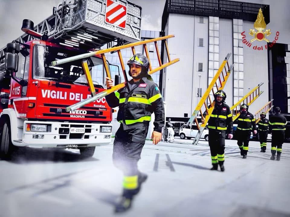 👨‍🚒🔥Nel giorno di #SantaBarbara, patrona e protettrice del Corpo dei #VigilidelFuoco (ma anche della Marina Militare,di artificieri, artiglieri e minatori) il nostro più profondo GRAZIE a chi, ogni giorno, opera con impegno, coraggio e dedizione al servizio degli altri #4dicembre