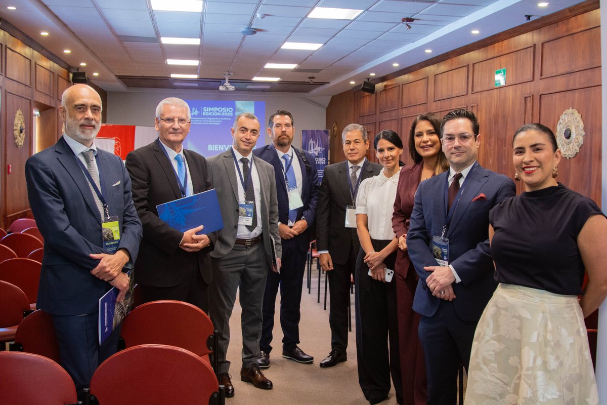 Cerramos el Simposio 2025 de Construcción e Infraestructura Estratégica con el corazón lleno. 

Ver a tantas personas comprometidas con el desarrollo económico del país dentro del marco constitucional confirmó que el esfuerzo vale la pena. 

Me emociona que el <a href="/ObservatorioCRE/">Observatorio de la Constitución</a>